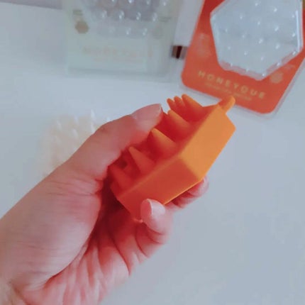 みぃ on LIPS 「HONEYQUEヘッドスパブラシ¥1518頭皮をほぐしてスッキ..」(5枚目)