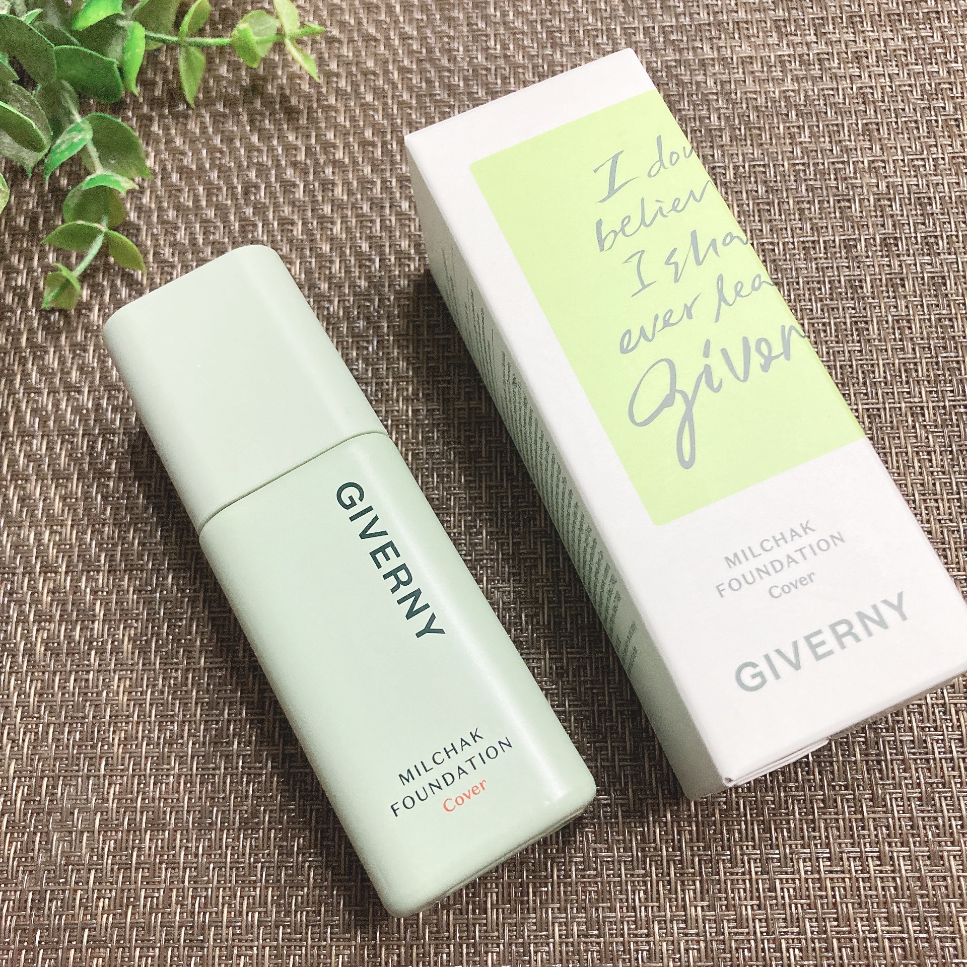 ジヴェルニー 密着カバーファンデーション 22NW ナチュラルベージュ/GIVERNY/リキッドファンデーションを使ったクチコミ（2枚目）