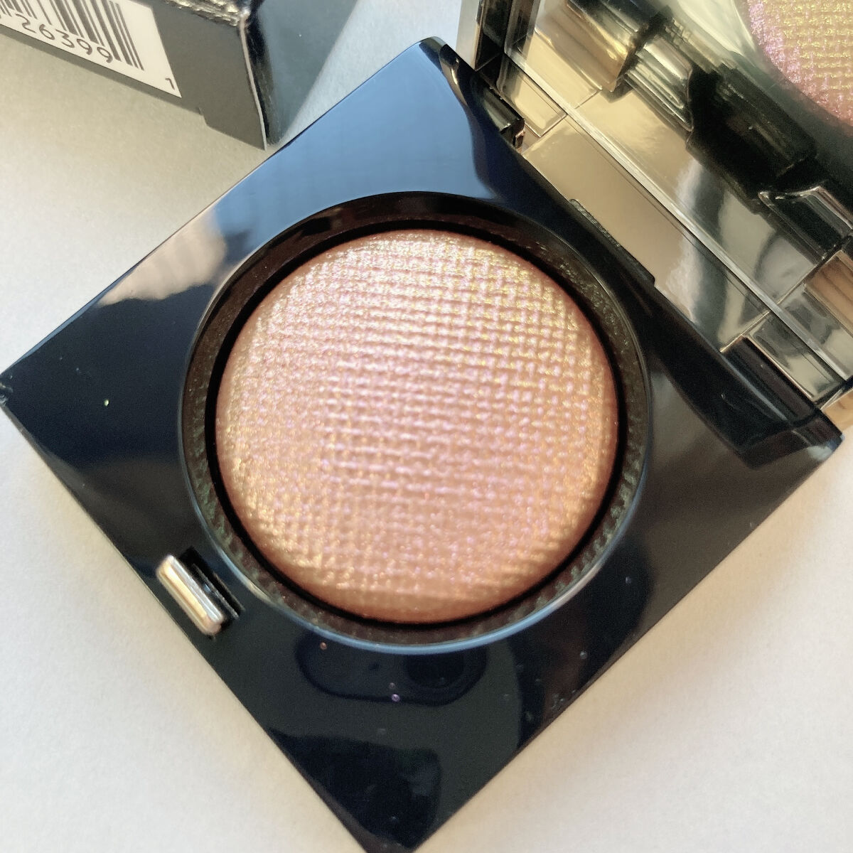 リュクスアイシャドウ 01 インカンデスント(マルチクロム) /BOBBI BROWN/単色アイシャドウを使ったクチコミ（2枚目）