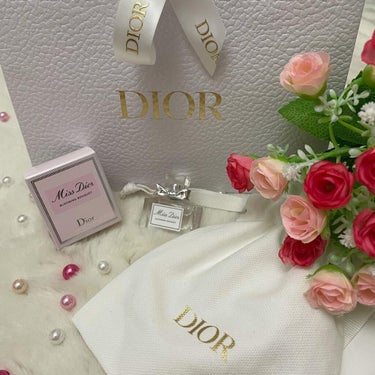 Dior ミス ディオール ブルーミング ブーケ(オードゥトワレ)のクチコミ「ʚ♡ɞ

✧*｡ディオール　Dior✧*｡

公式オンラインブティック限定特典
(ミニチュアギ.....」（2枚目）