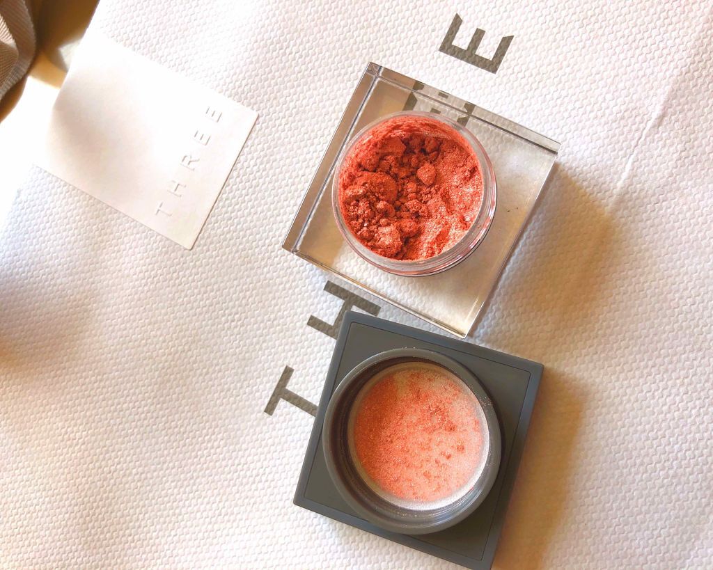 シマリングカラーヴェール ステートメント/THREE/単色アイシャドウを使ったクチコミ（2枚目）