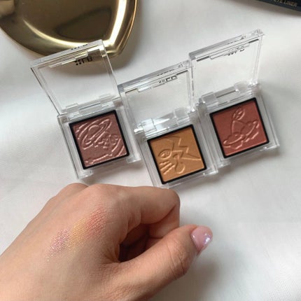 Galaxy Shadow(ギャラクシーシャドウ) GS-7・インパクトニャロー/LB/単色アイシャドウを使ったクチコミ(2枚目)