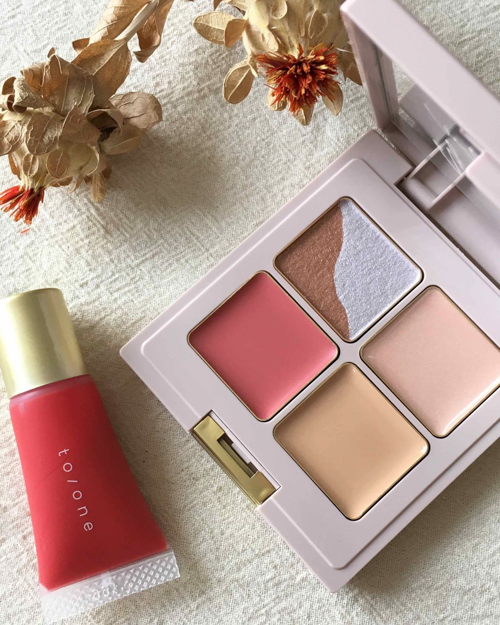 トーン ペタル アイシャドウ/to/one/アイシャドウパレットを使ったクチコミ（2枚目）