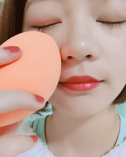 Real Techniques Miracle Complexion Spongeのクチコミ「皆さんはベースメイクの仕上げに、スポンジで馴染ませてあげた方がテカリ防止になるって知ってます?.....」(3枚目)