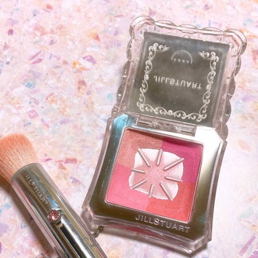 #ジルスチュアート
#ミックスブラッシュコンパクトN
#01babyblush

リピ2回めのチーク
とにかくふんわりしっかり色づく
発色、モチ共に良い
ふわふわした白＋青みピンクでふんわり赤ちゃんほっ