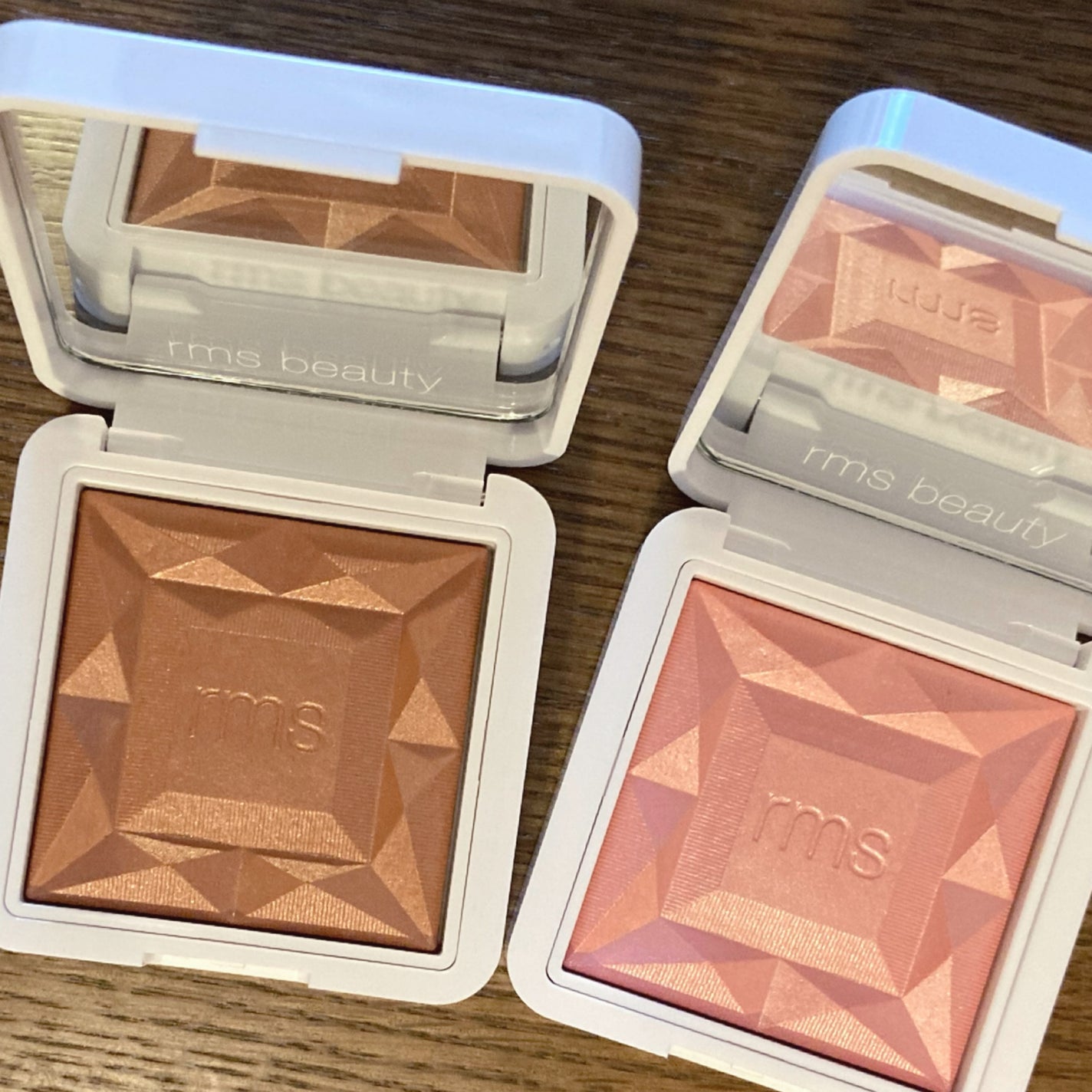 ハイドラパウダーブラッシュ/rms beauty/パウダーチークを使ったクチコミ(1枚目)