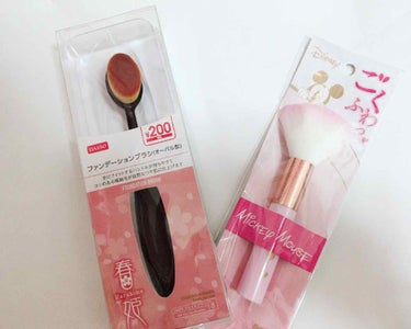 🌸DAISO 春姫ブラシ🌸

前々から気になっていたオーバル型とディズニーデザインのものをやっと見つけたので購入してみました💓



○ファンデーションブラシ(オーバル型)
バラエティショップなどで最近