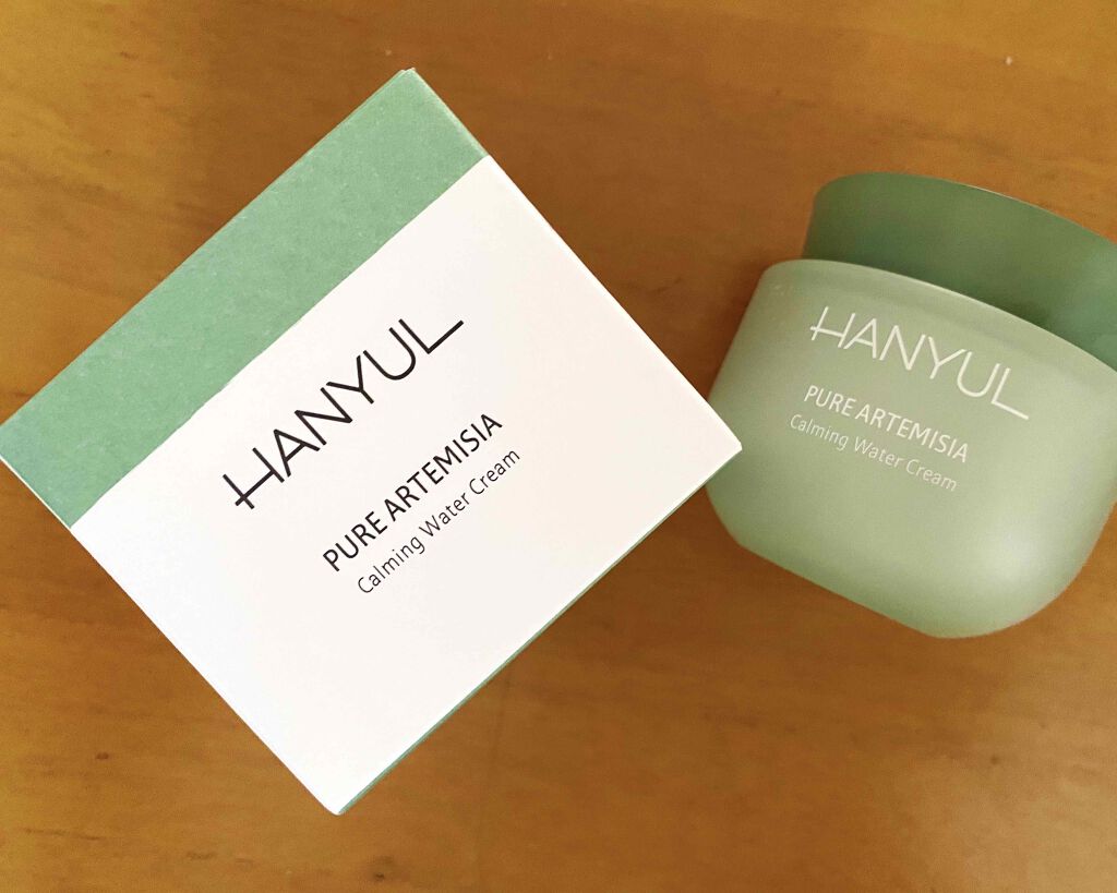 ヨモギ水分鎮静クリームって何ぞや？
と思いました😂

早速使ってみたら「えーめちゃくちゃに良い！！」と思いました！！
クリームあんまり好きではなかったんですが、クリームが重くないのに保湿力やば！！！！と思いました！
水分クリームというだけ