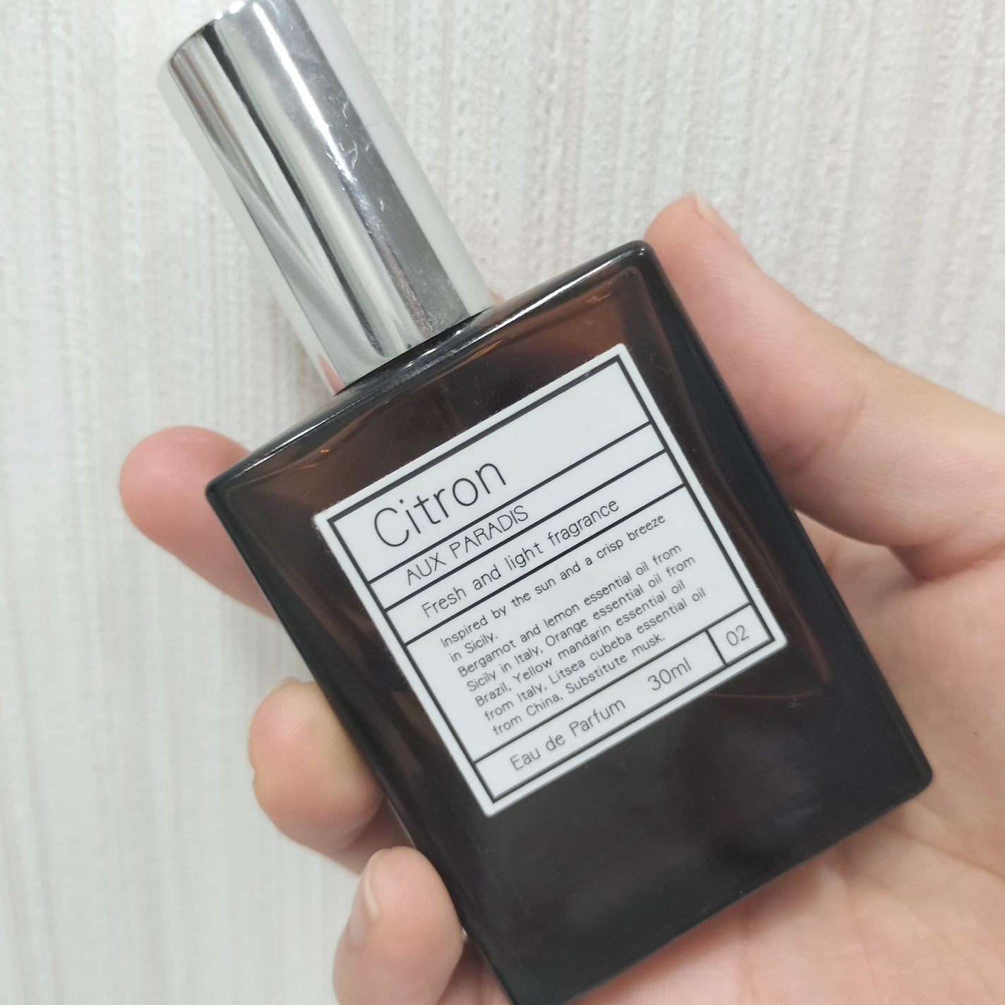 ふーちゃん🐬💕一重メイク on LIPS 「"夏に使いたい柑橘系の香り"AUXPARADICオードパルファ..」(2枚目)