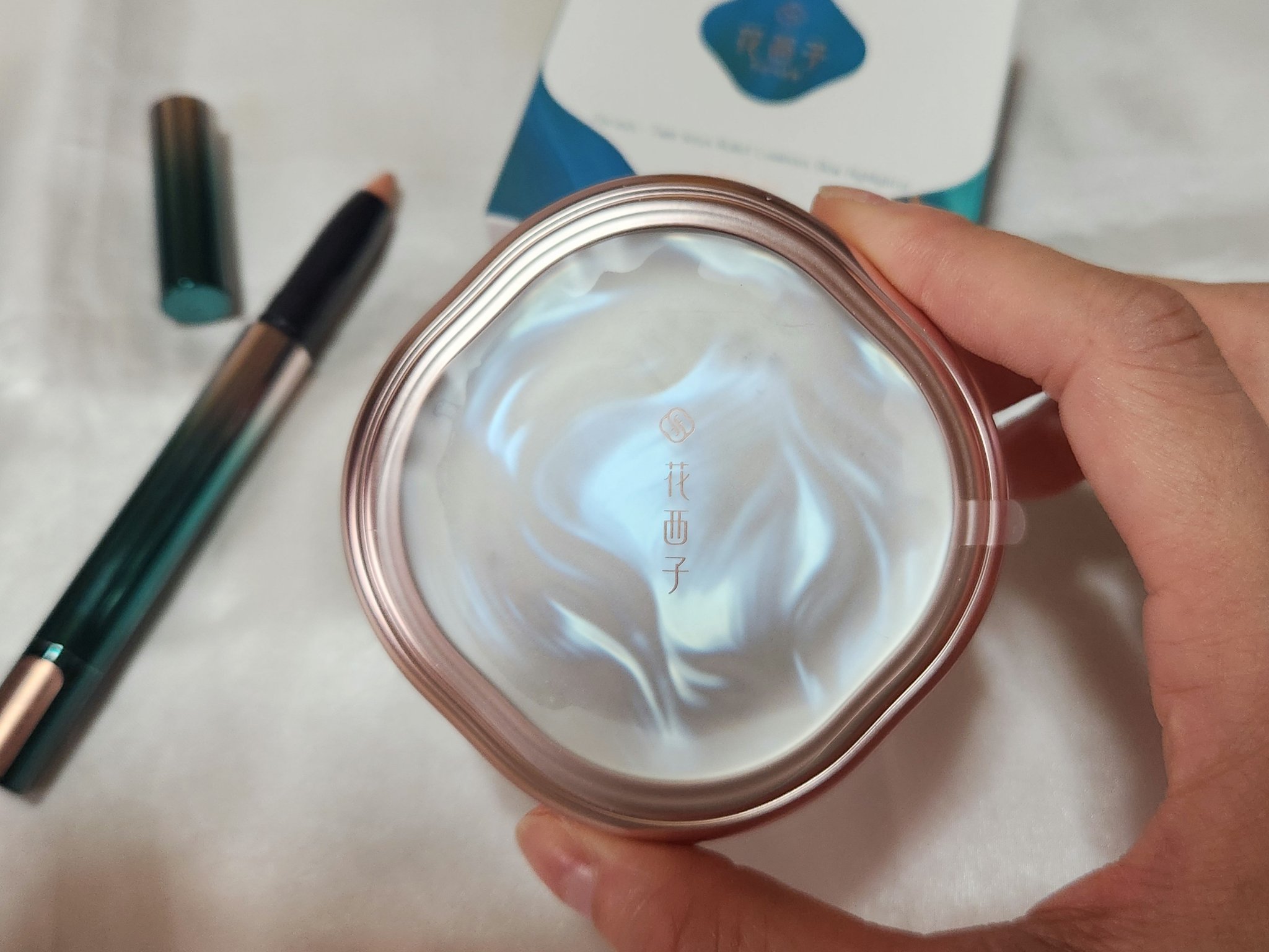 双蓮彫刻ハイライト/花西子/パウダーハイライトを使ったクチコミ（1枚目）