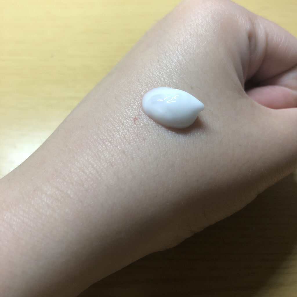 ニベア スキンミルク クリーミィ ほのかなフローラルの香り/ニベア/ボディミルクを使ったクチコミ（2枚目）