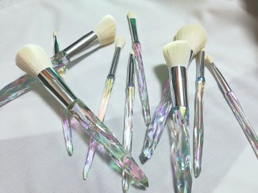 あかね🐰フォロバ100 on LIPS 「【見ているだけで気分が上がる！宝石のようなメイクブラシ！】※初..」（1枚目）