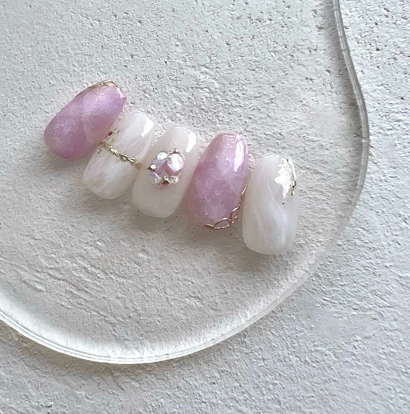 naomi on LIPS 「6月時短artはローズクォーツ😊詳細は@nail_acad..」(2枚目)