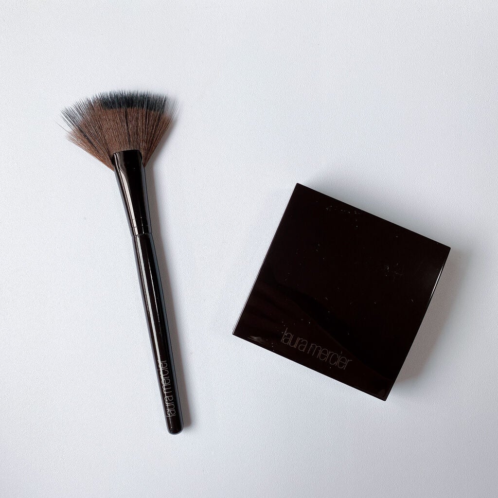 マットラディアンス ベイクドパウダー ハイライト01/ローラ メルシエ/パウダーハイライトを使ったクチコミ(5枚目)