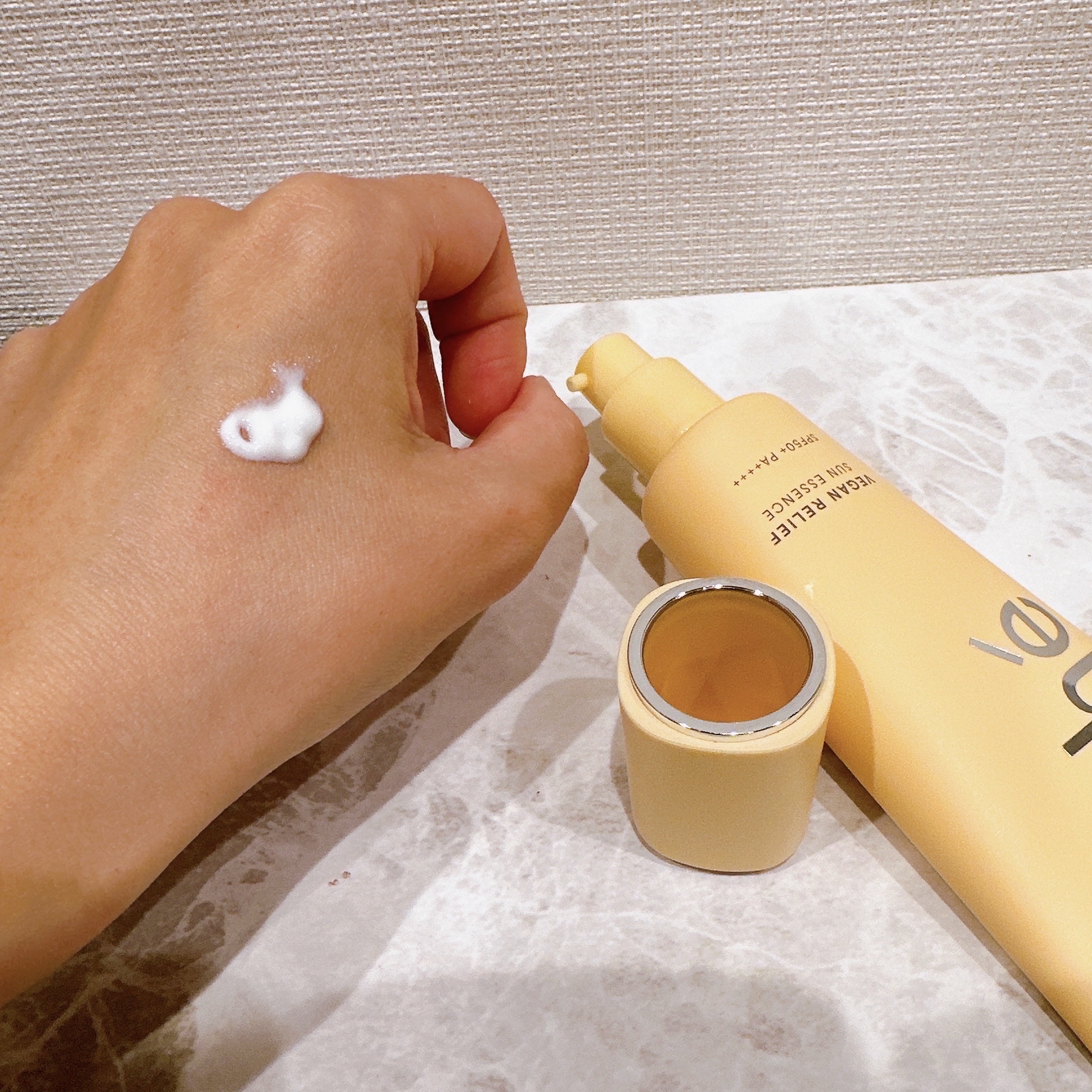 ヴィーガン リリーフ サン エッセンス /athé/日焼け止めクリームを使ったクチコミ（2枚目）