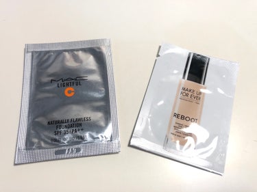 ライトフル C+ ナチュラリー フローレス SPF 35 ファンデーション/M・A・C/リキッドファンデーションを使ったクチコミ（3枚目）