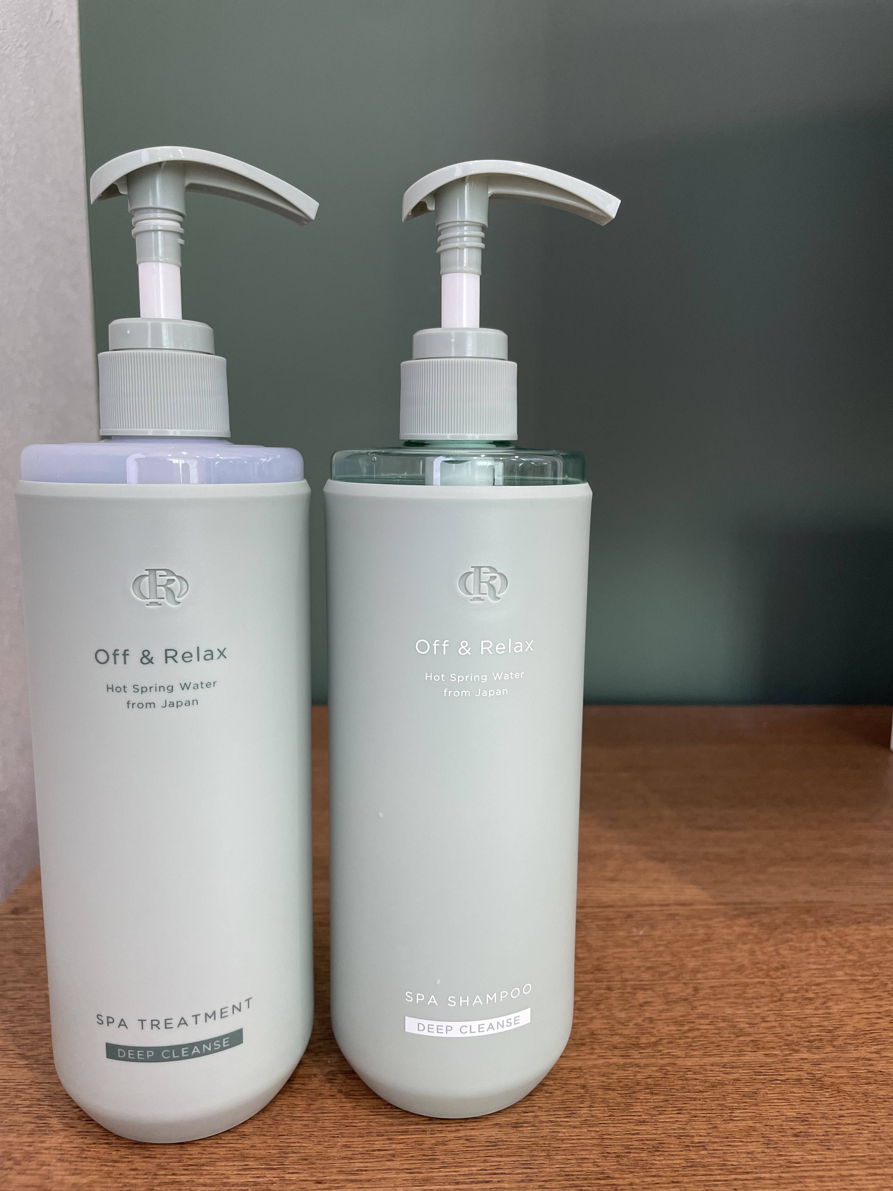 スーッと爽快かつ、さらさらになります♡

これからの季節本当にオススメしたい
シャンプー&トリートメントです。
香りも良くもこもこの泡で洗えるシャンプーに、保湿効果の高いトリートメントです。

香りはナチュラルな香りで強すぎず
森林の香りが