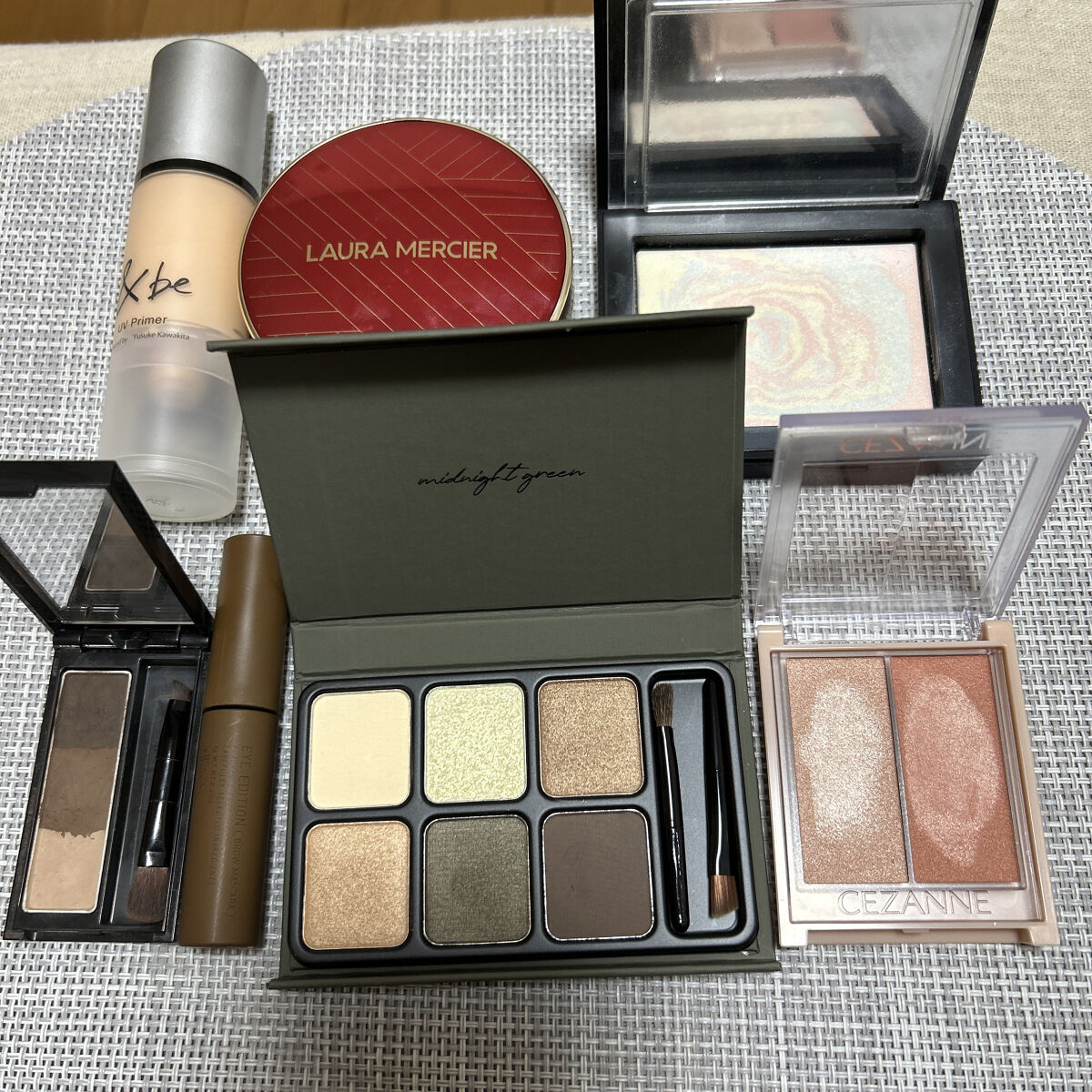 フローレス ルミエール ラディアンス パーフェクティング クッション/ローラ メルシエ/クッションファンデーションを使ったクチコミ（2枚目）