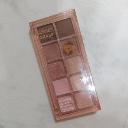 Peach C シーズナルブレンディングアイシャドウパレットのクチコミ「アイシャドウだけではなく、グリッターやラメも入っていてお得感満載でとても気に入っています。
持.....」(1枚目)