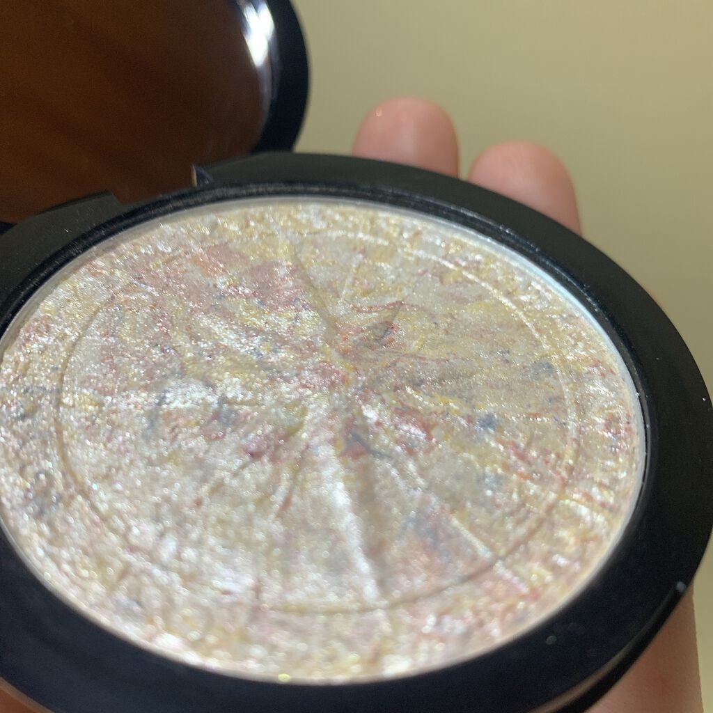 ZEESEA 顔がキラキラ オーロラ系ハイライト/ZEESEA/パウダーハイライトを使ったクチコミ(2枚目)