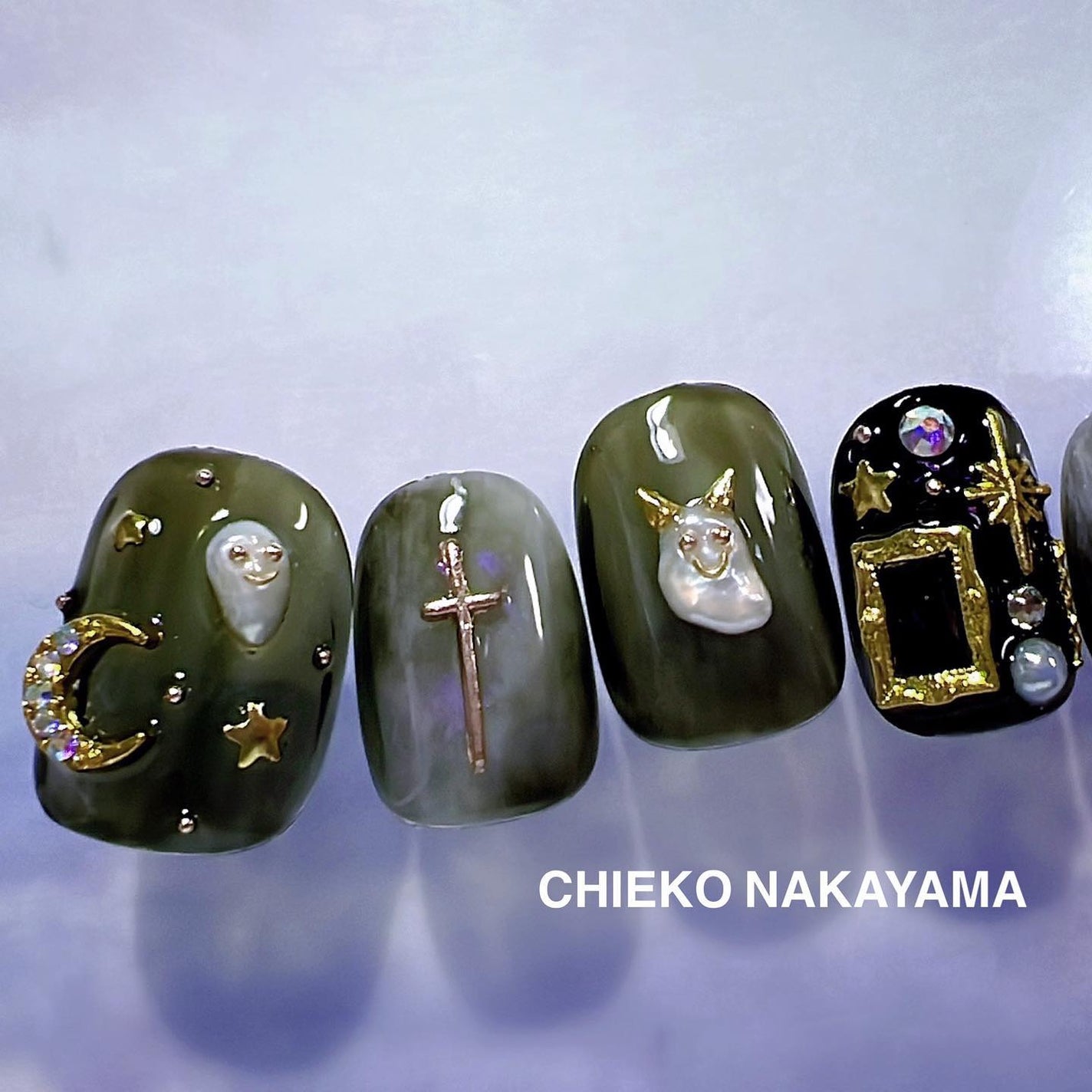 なかやまちえこ on LIPS 「パールのおばけ👻365日ネイル268日め⠀⠀#nail#nai..」(1枚目)