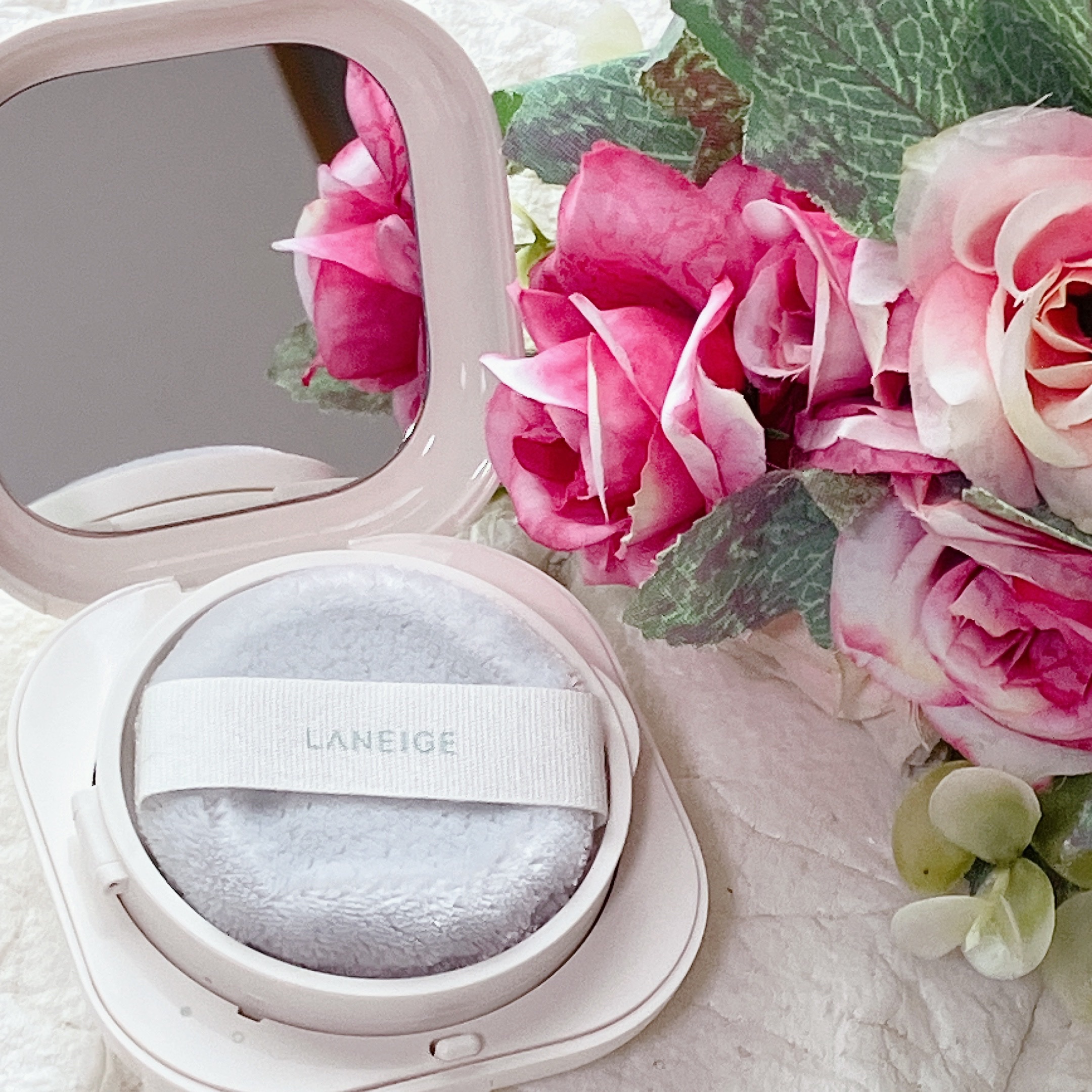 ネオ エッセンシャル フィニッシュパウダー/LANEIGE/ルースパウダーを使ったクチコミ（2枚目）