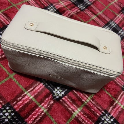 ハル on LIPS 「スリーコインズにて購入しました。ずっと欲しかった大容量ポーチ!..」(2枚目)