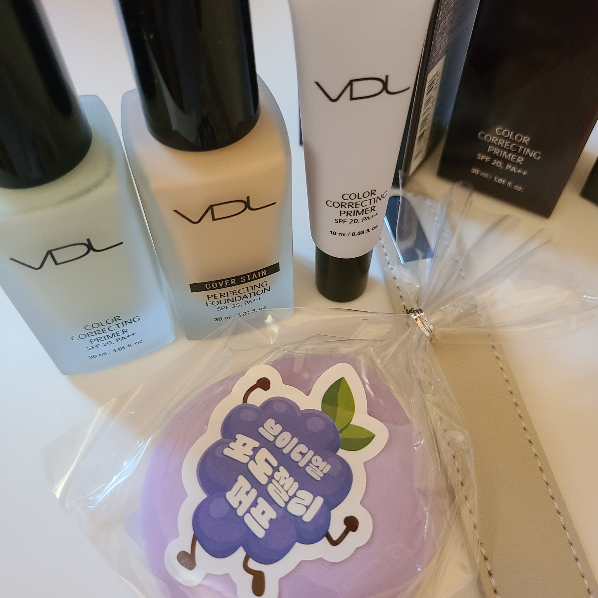 カバーステイン パーフェクティング ファンデーション V01 ライトオークル/VDL/リキッドファンデーションを使ったクチコミ（1枚目）