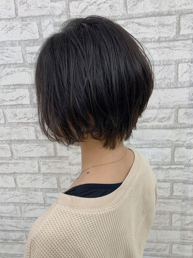 アディクシーカラーのショートヘア