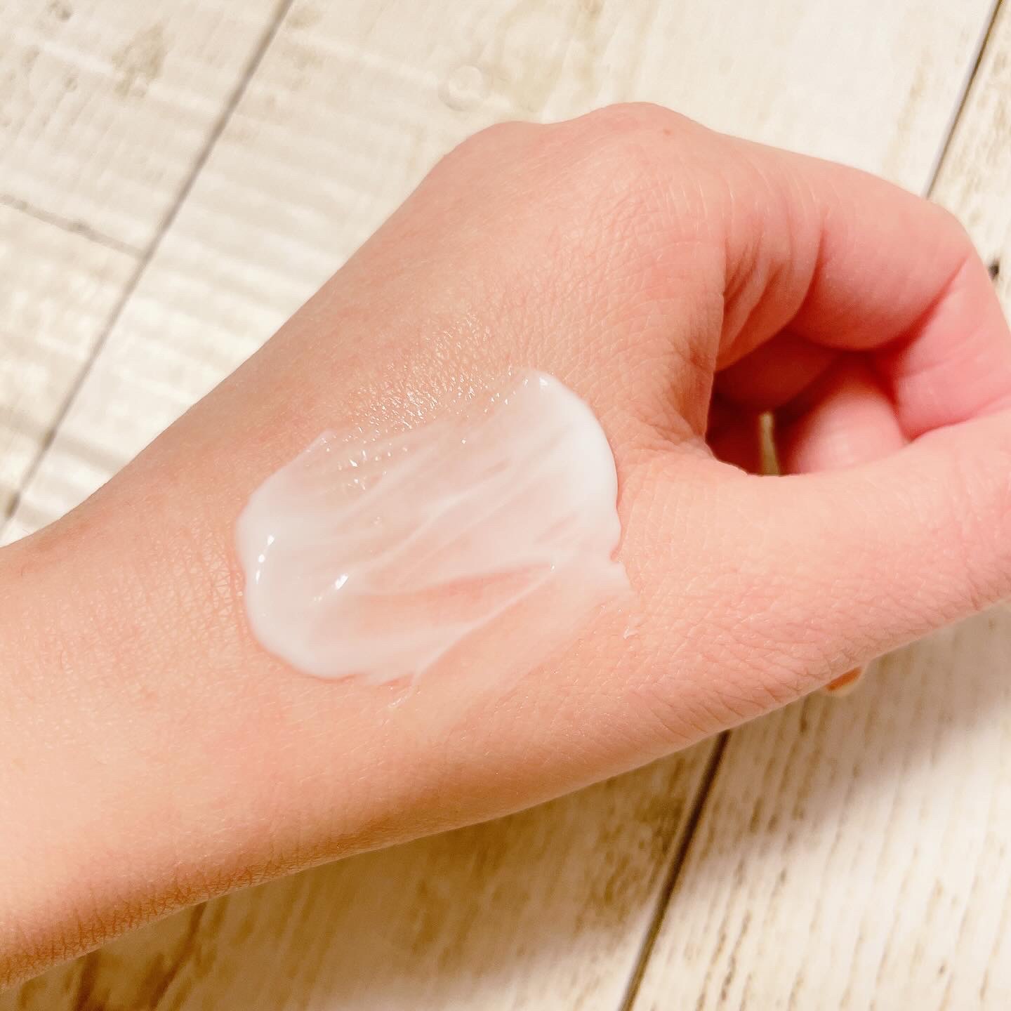 インブレイスハンドクリームネロリ＆ペチュリー/AROMATICA/ハンドクリームを使ったクチコミ（3枚目）