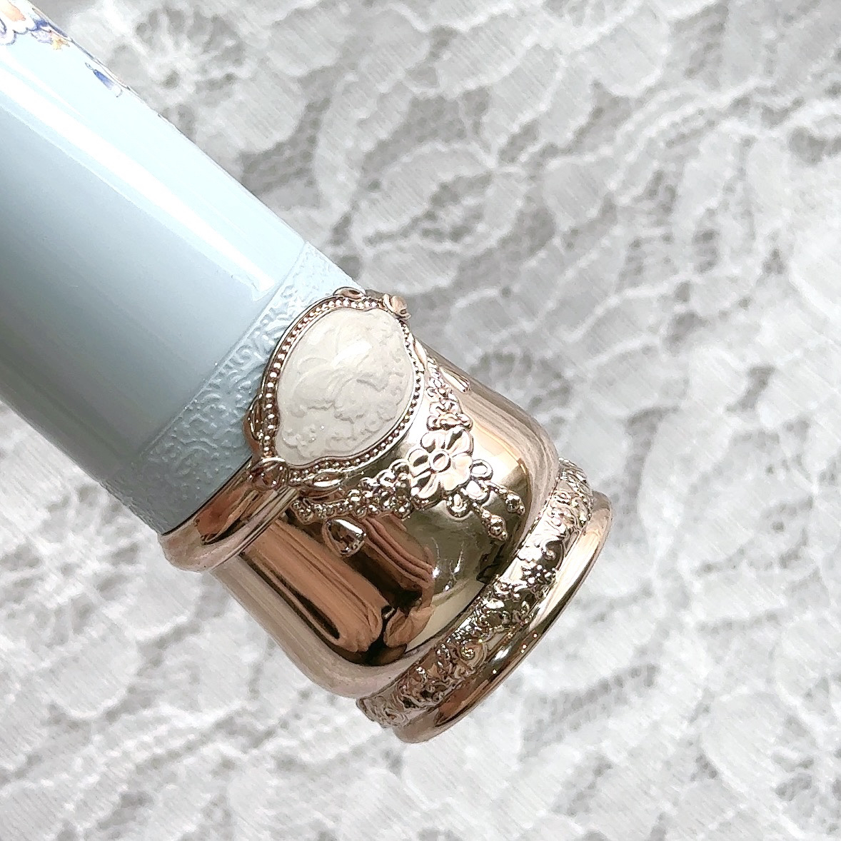 胡蝶雲肩グロッシーリップスティック/FlowerKnows/口紅を使ったクチコミ（2枚目）