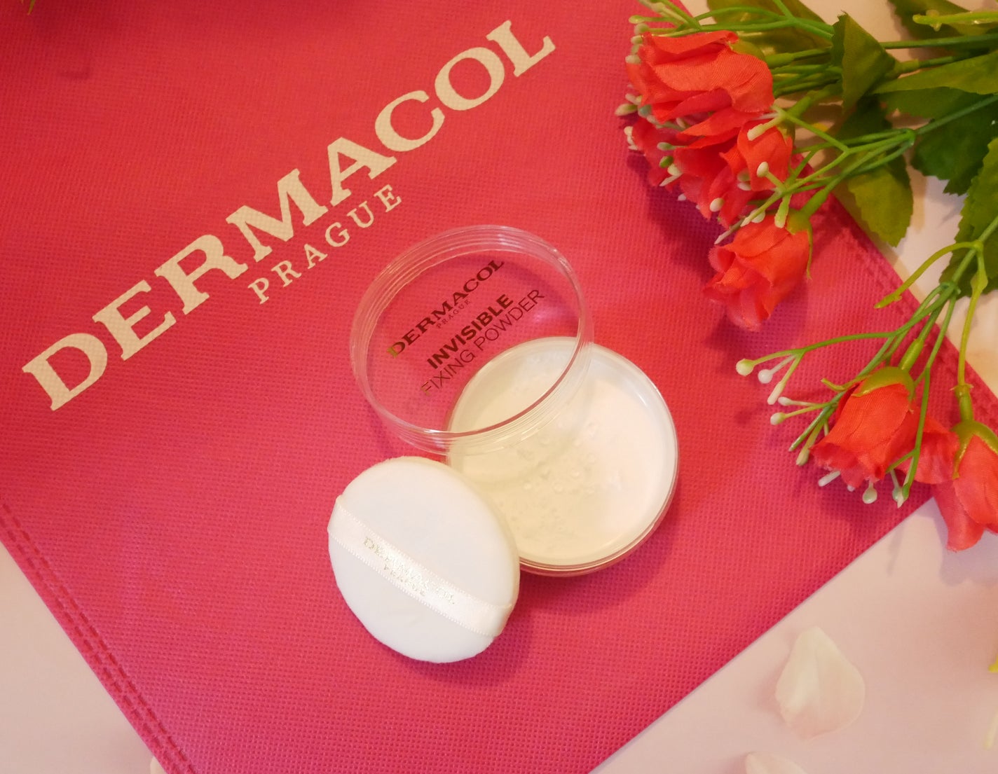 インビジブルフィクシングパウダー/DERMACOL/ルースパウダーを使ったクチコミ(2枚目)