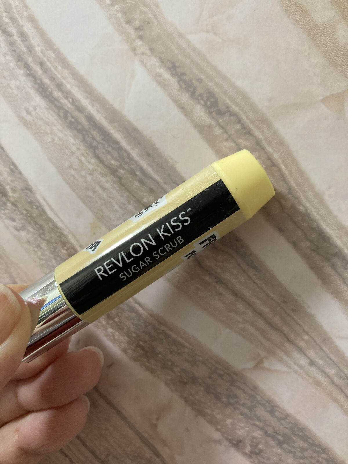 レブロン キス シュガー スクラブ 413 スウィート ユズ＜限定パッケージ＞/REVLON/リップスクラブを使ったクチコミ（2枚目）