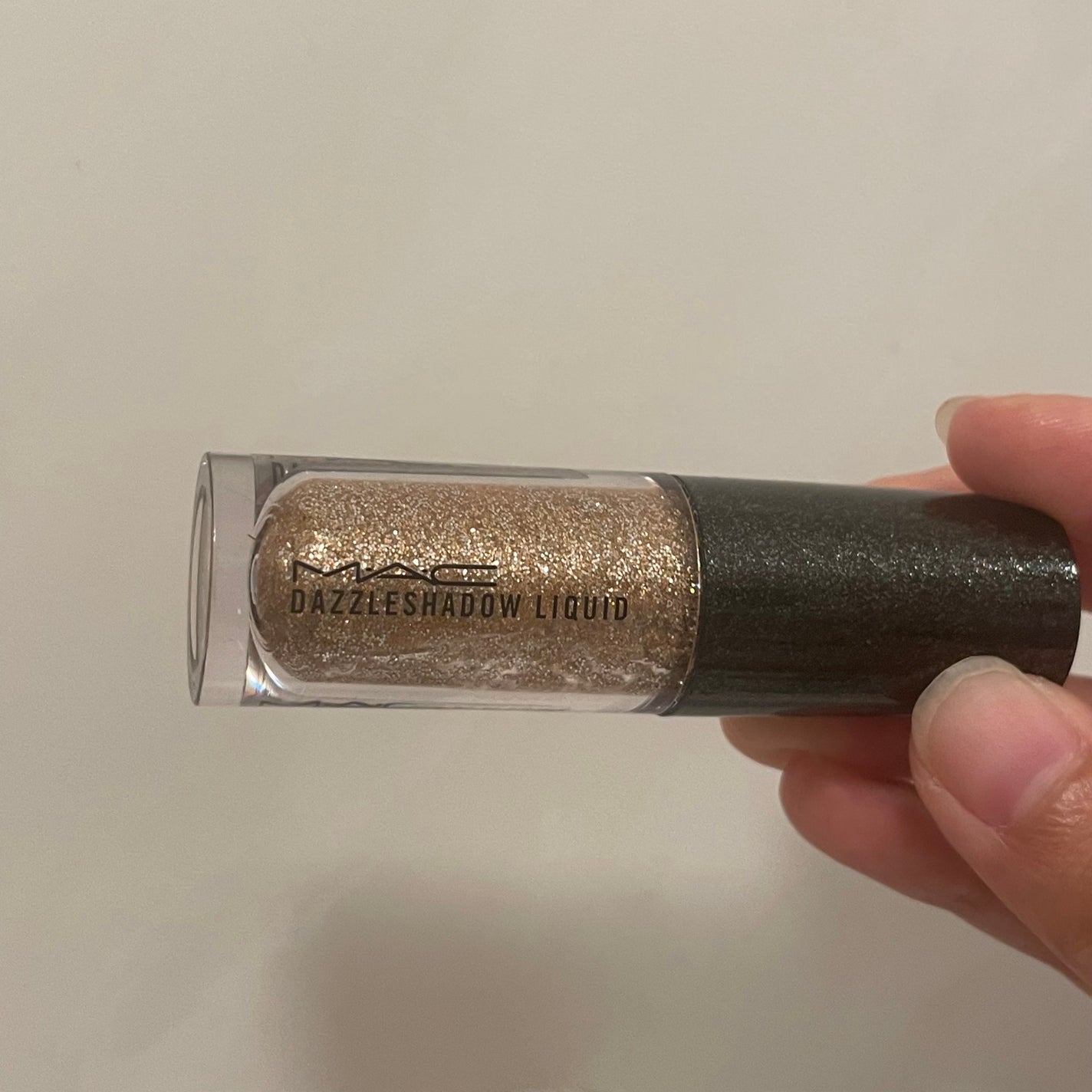 ダズルシャドウ リキッド/M・A・C/リキッドアイシャドウを使ったクチコミ(1枚目)