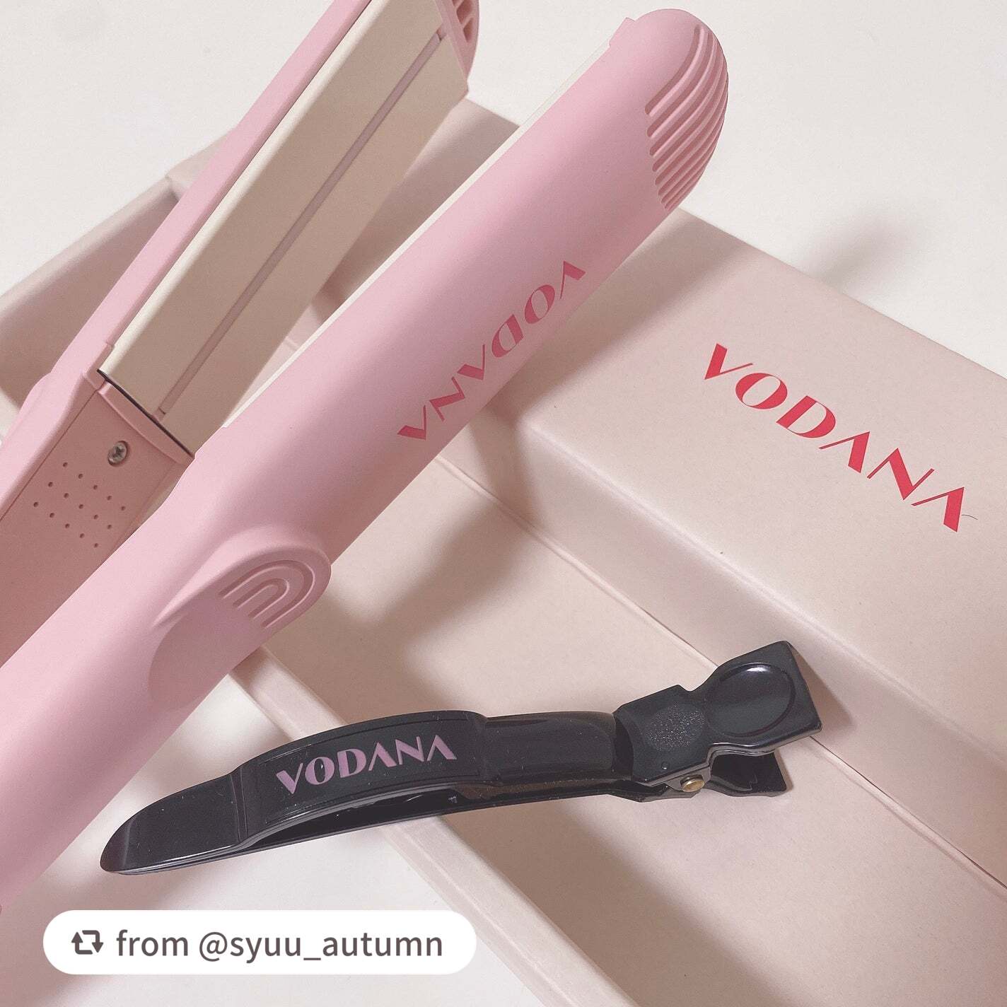 【syuu_autumnさんから引用】

“#PR #VODANA #LIPSプレゼント



VODANA／ボダナ 様から
いただきました🫶🏻





🩶ソフトバーフラットアイロン
　　25mm (Pink Vanilla)


