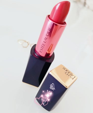 ESTEE LAUDER ピュアカラーエンヴィリップスティックの420です。
誕生日プレゼントでいただきました！
初めて使いましたが、甘い香りと柔らかいつけ心地がいいです。
見たままの色がつきました(元