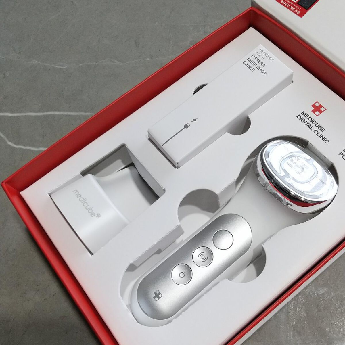 ユーセラディープショット/MEDICUBE/美顔器・マッサージを使ったクチコミ（2枚目）