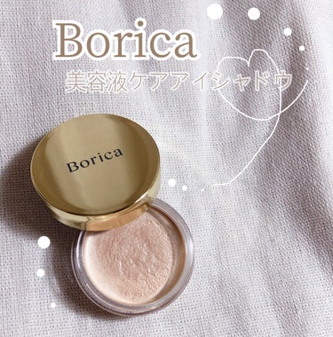 ぷるんとジェリー質感の、
みずみずしい美容液アイシャドウ。

Borica
美容液ケアアイシャドウ
01Silky Beige
¥1430(税込)


今回はBoricaの美容液ケアアイシャドウを
使った感想をレビューさせて頂きます！♡


気になっていたので
お試しに１つ購入しました！


Boricaの美容液ケアアイシャドウは
美容成分が10種配合されており、
デリケートな目元をメイク中でも
手軽にスペシャルケアができちゃうという
素晴らしいアイシャドウです✴︎

□まぶたにうるおいを与え、
　乾燥を防ぐ
□ハリのある目元へと導く
□まぶたのキメを整え、
　なめらかに保つ

こういったケアができるので
デリケートな目元にはとても嬉しいです！


色は5色あり、今回私は
01Silky Beigeを購入しました！
まぶたにつけるとそんなに色味はなく
白っぽい色味にラメが入っている感じです！
まぶた全体に塗ってもナチュラルです！

ジェリー質感なので、
まぶたにピタッと密着してくれて
粉飛びもしない、よれない、落ちないです𓈊
まぶたに塗るとサラッとしてくれます！


他の色も気になっているので
また購入してみようと思います♡！


#borica 
#美容液ケアアイシャドウ
#Borica
#美容成分の画像 その0