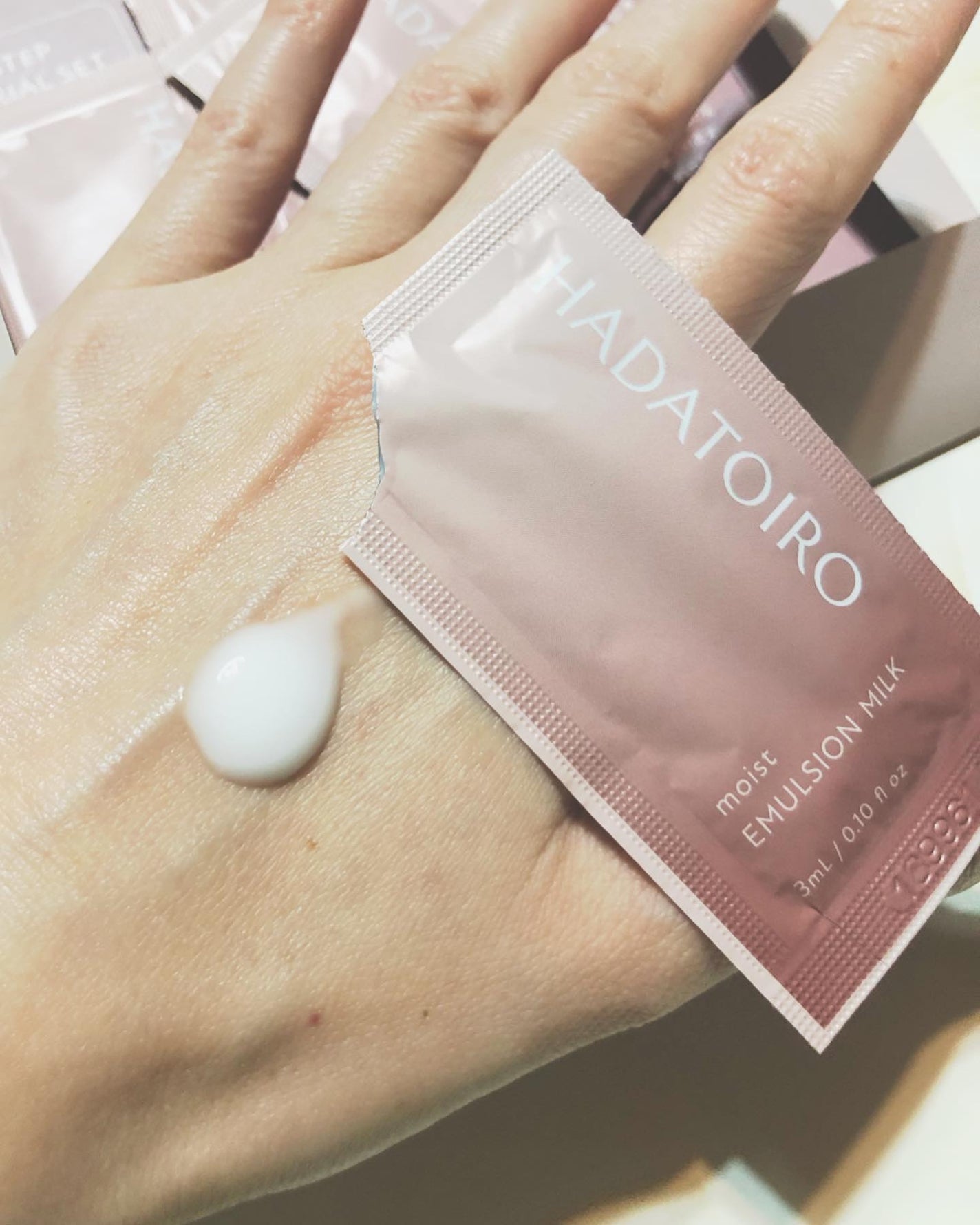 chicca 特殊メイクさんの偏愛美容 on LIPS 「昼間は秋の日差しに晒されかつ日に日に乾燥も進む今の季節はスキン..」(4枚目)