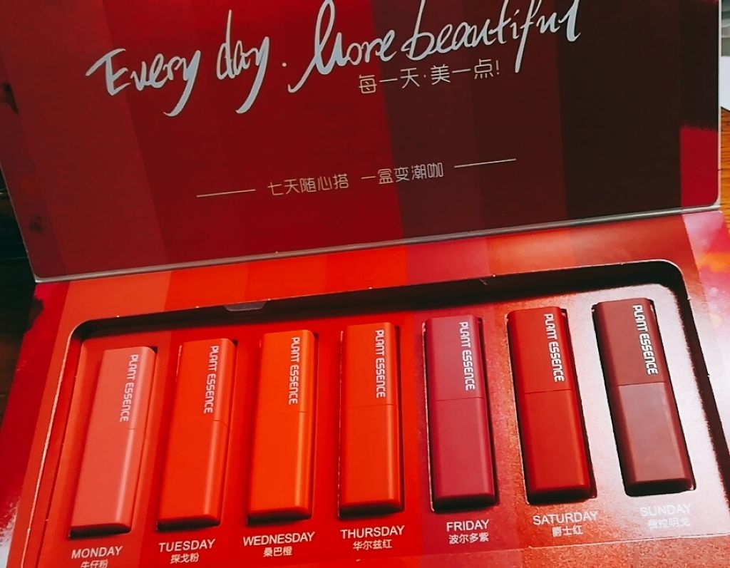 玲桜 on LIPS 「やっとリップ届きましたー!Qoo10で約900円ぐらいで7色も..」(1枚目)