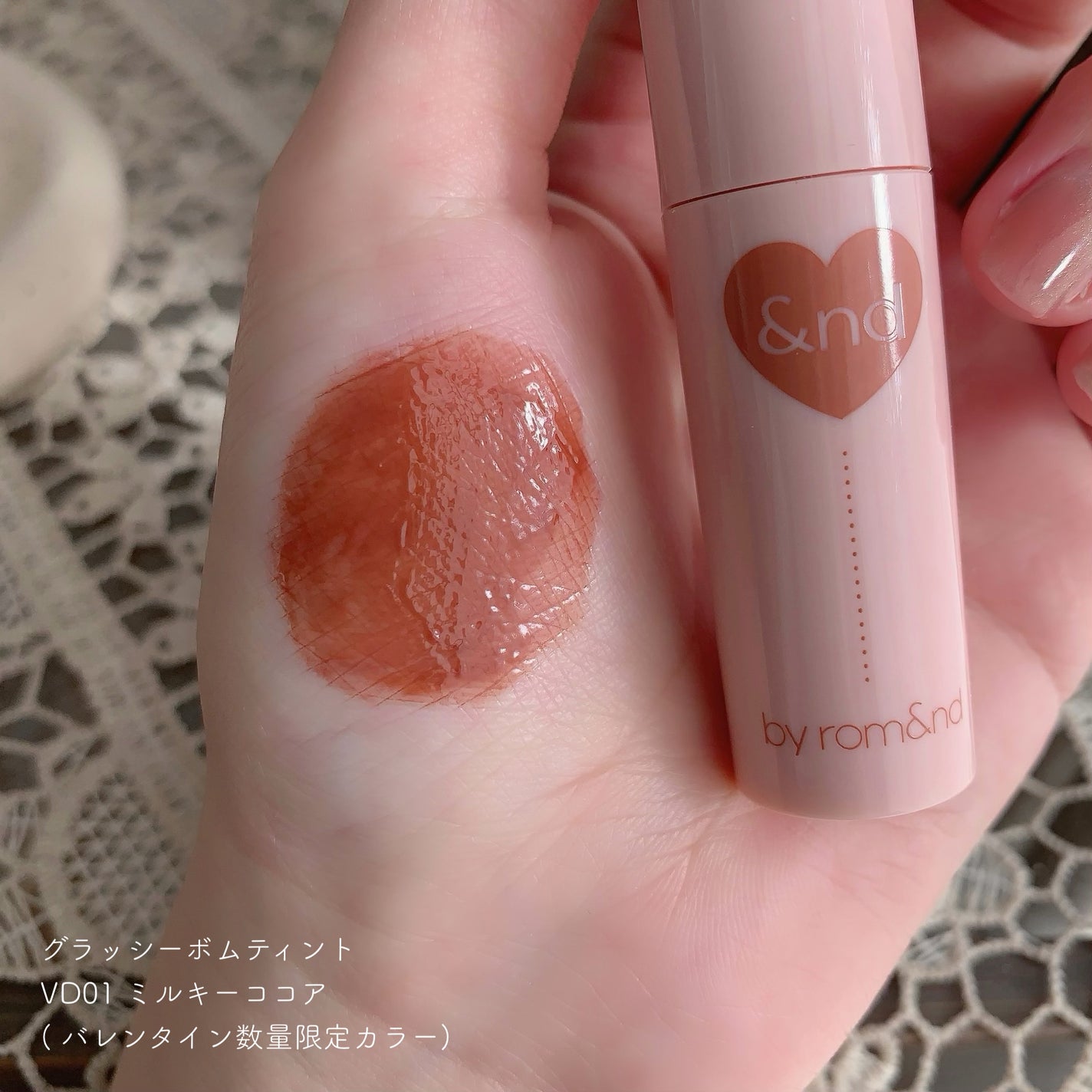 アンドバイロムアンド グラッシーボムティント/&nd by rom&nd/リップティントを使ったクチコミ(2枚目)