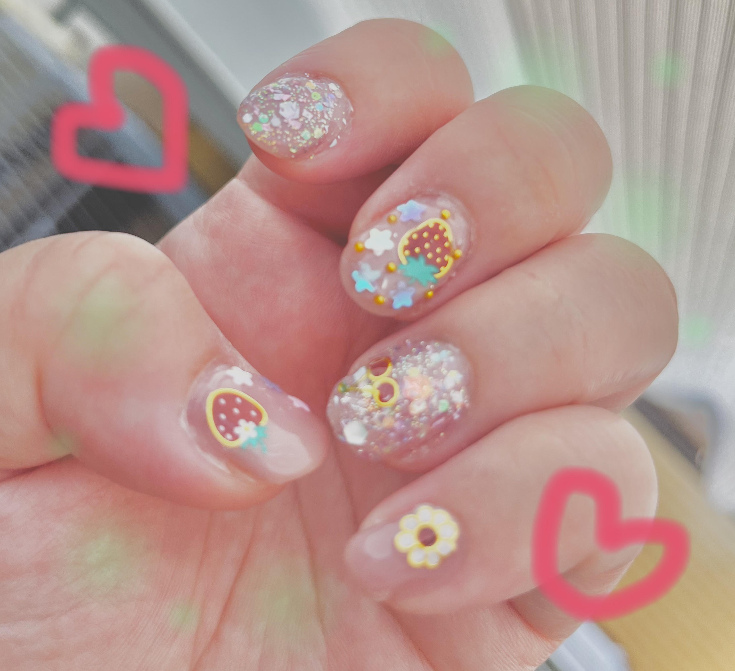 ネイル新しくしました♡

今回もセルフジェルネイルです✨
ピンクベージュベースにキラッキラのラメを乗せてお花とフルーツで飾り付けました🌸

満足〜っ( ¯﹀¯ )