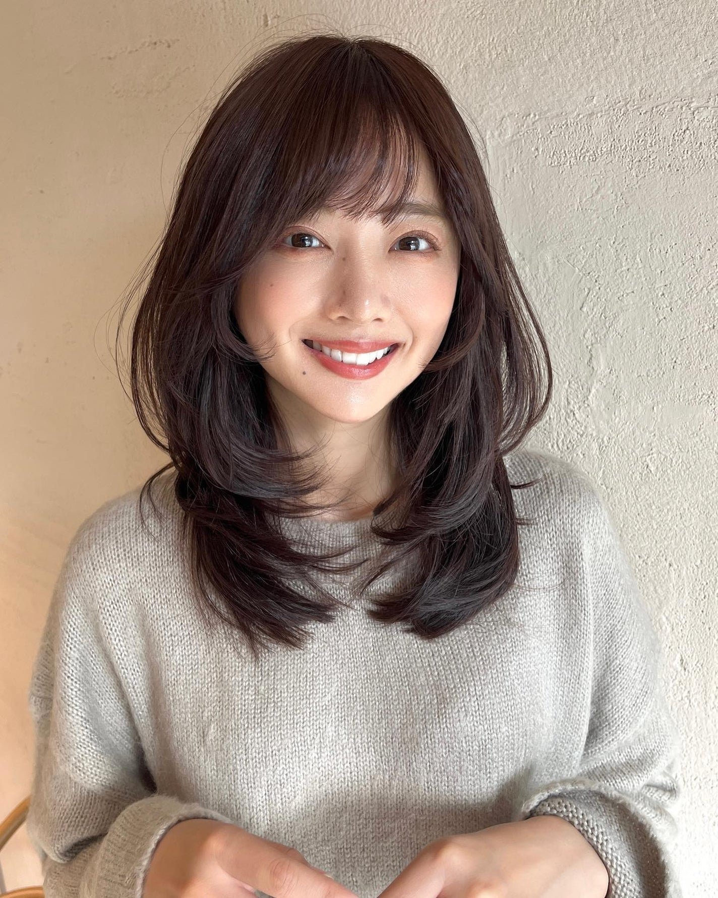 HARUNA on LIPS 「大人気なチョコレートとベリーなカラーに🩷ふわっとレイヤーカット..」(3枚目)