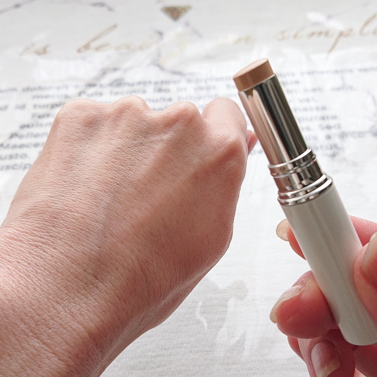 ル ブラン スティック コンシーラー/CHANEL/スティックコンシーラーを使ったクチコミ(2枚目)