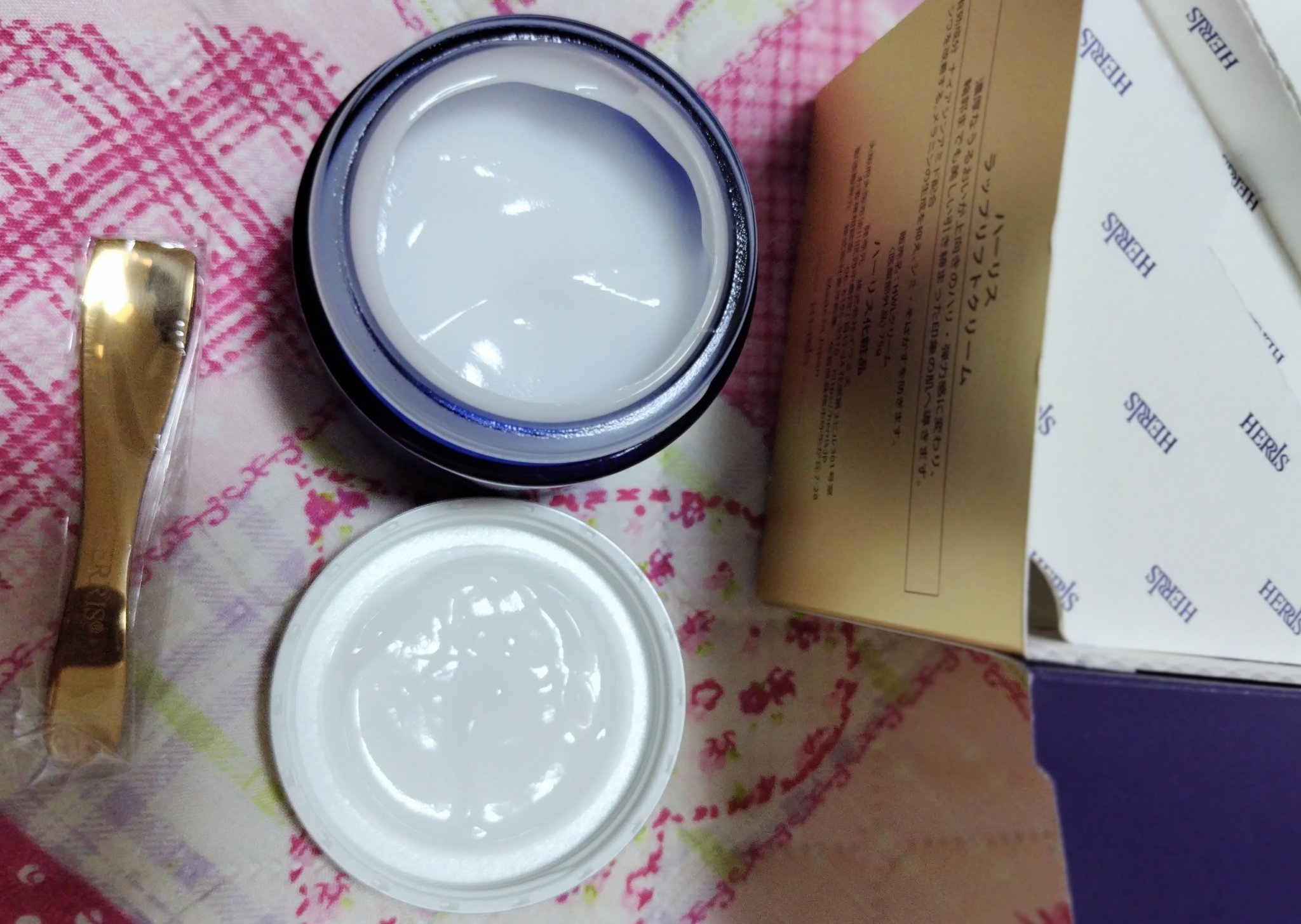 ハーリス ラップリフトクリームのクチコミ「ラップリフト クリームは、人間の表皮と同じラメラ構造をしているそうで、肌との親和性が高いバラン.....」（3枚目）