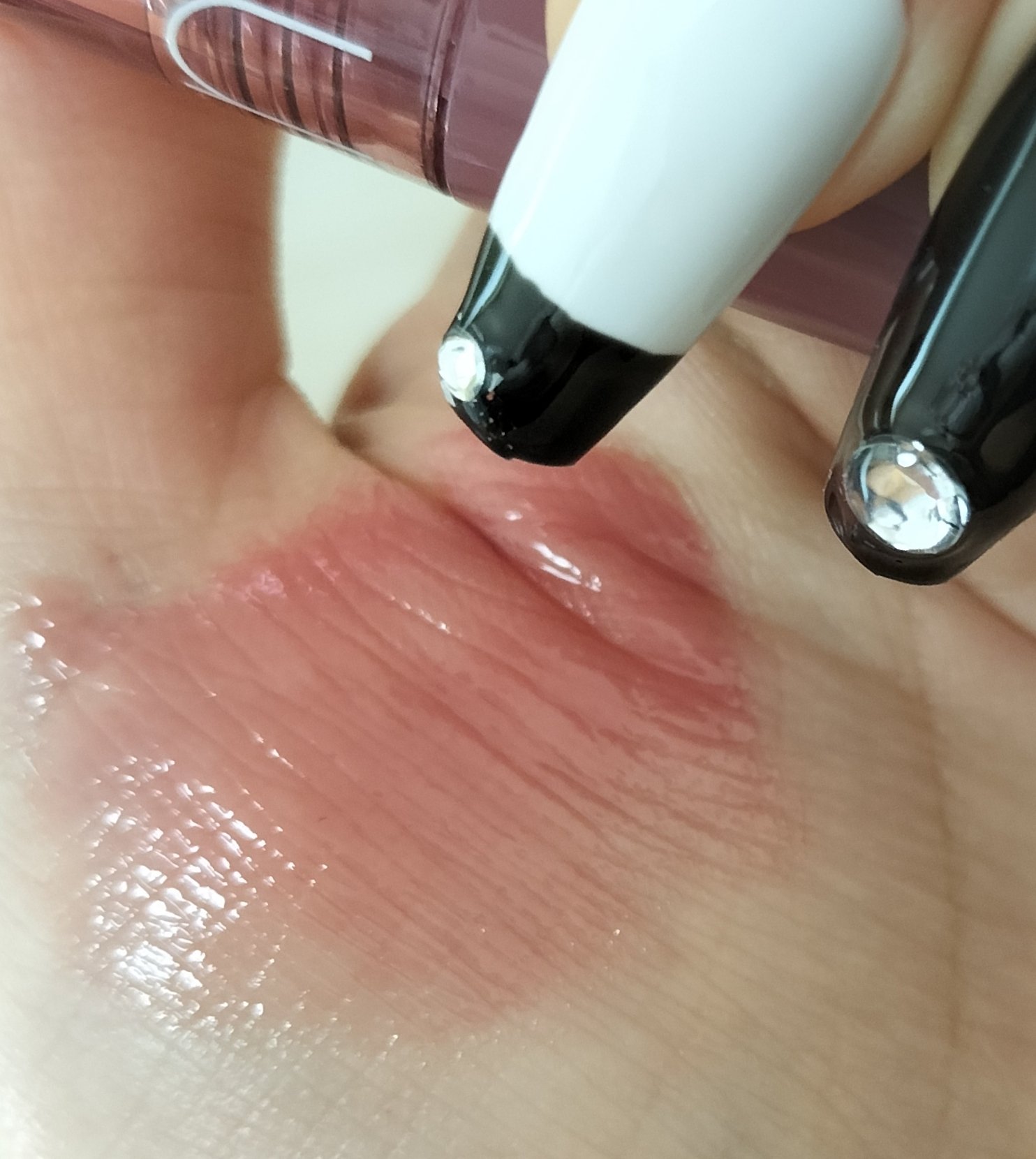 グラスティングカラーグロス/rom&nd/リップグロスを使ったクチコミ（2枚目）