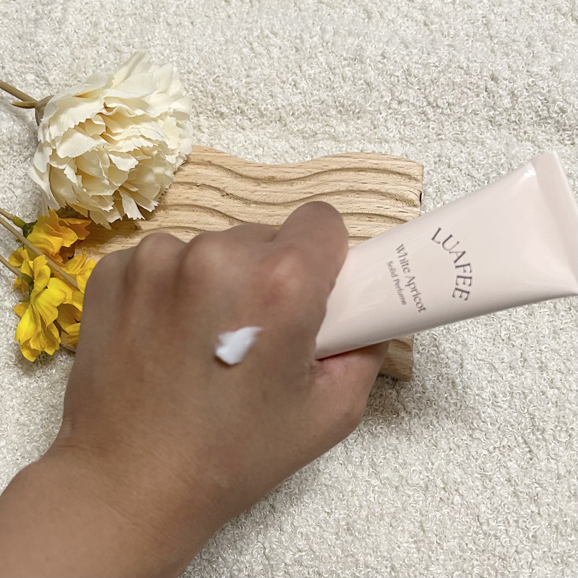 ソリッド パフューム ホワイトアプリコット/LUAFEE/練り香水を使ったクチコミ（3枚目）
