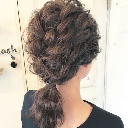 hibiai on LIPS 「.結婚式ヘアアレンジ♡ポニーテールの特集です😊💕ポニーの縛る位..」(4枚目)