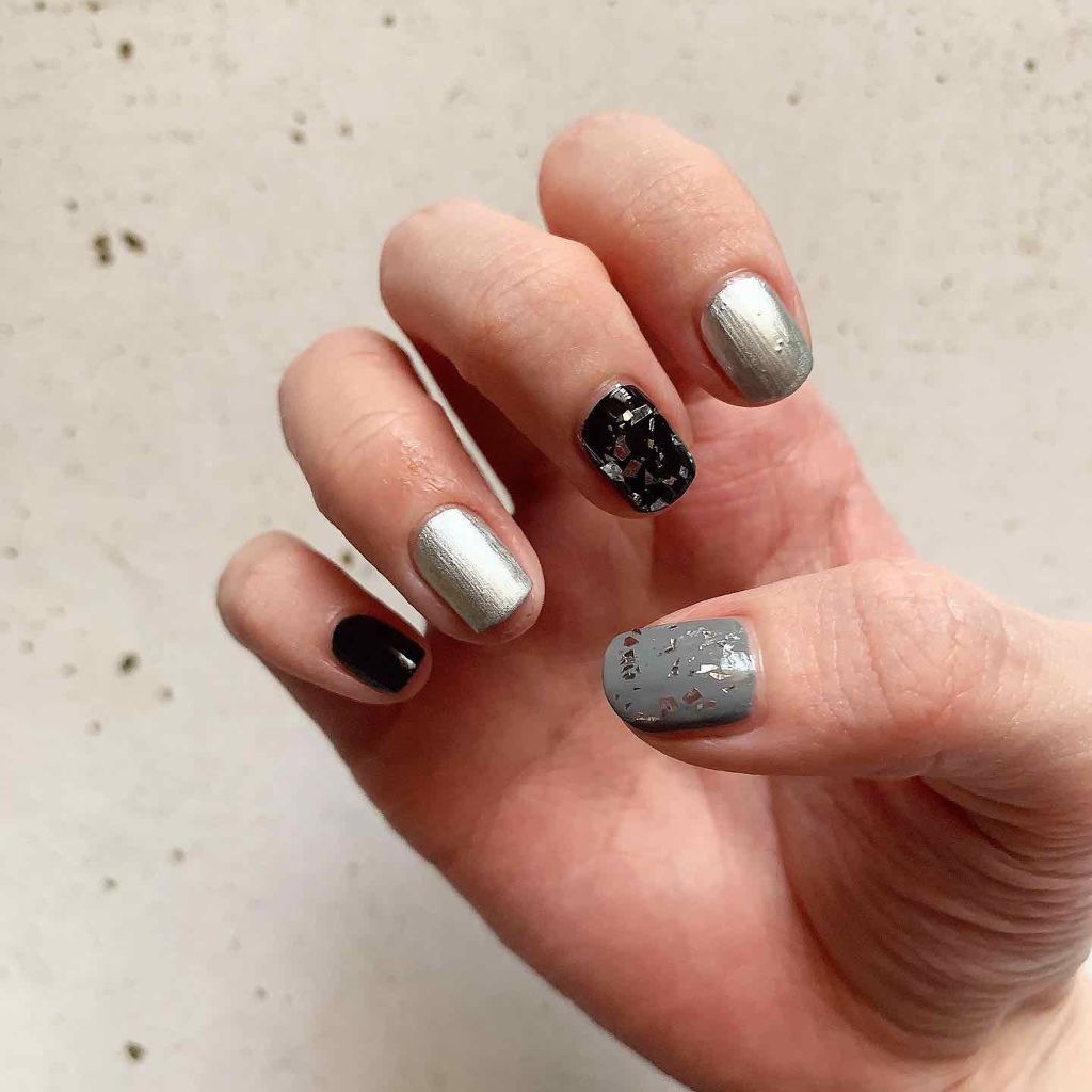 ネイルホリック パーティーフレーク/ネイルホリック/マニキュアを使ったクチコミ（3枚目）