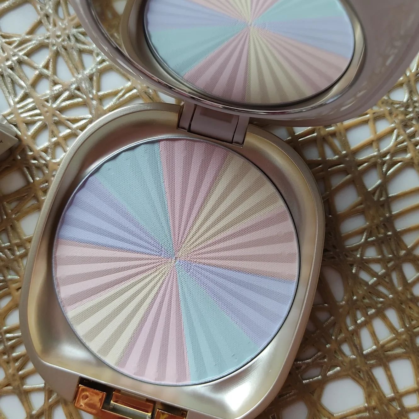 サンブロックルーセントパウダーex./ステファニー/プレストパウダーを使ったクチコミ（3枚目）